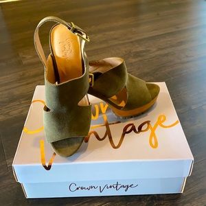 Brand New Women Crown Vintage heels